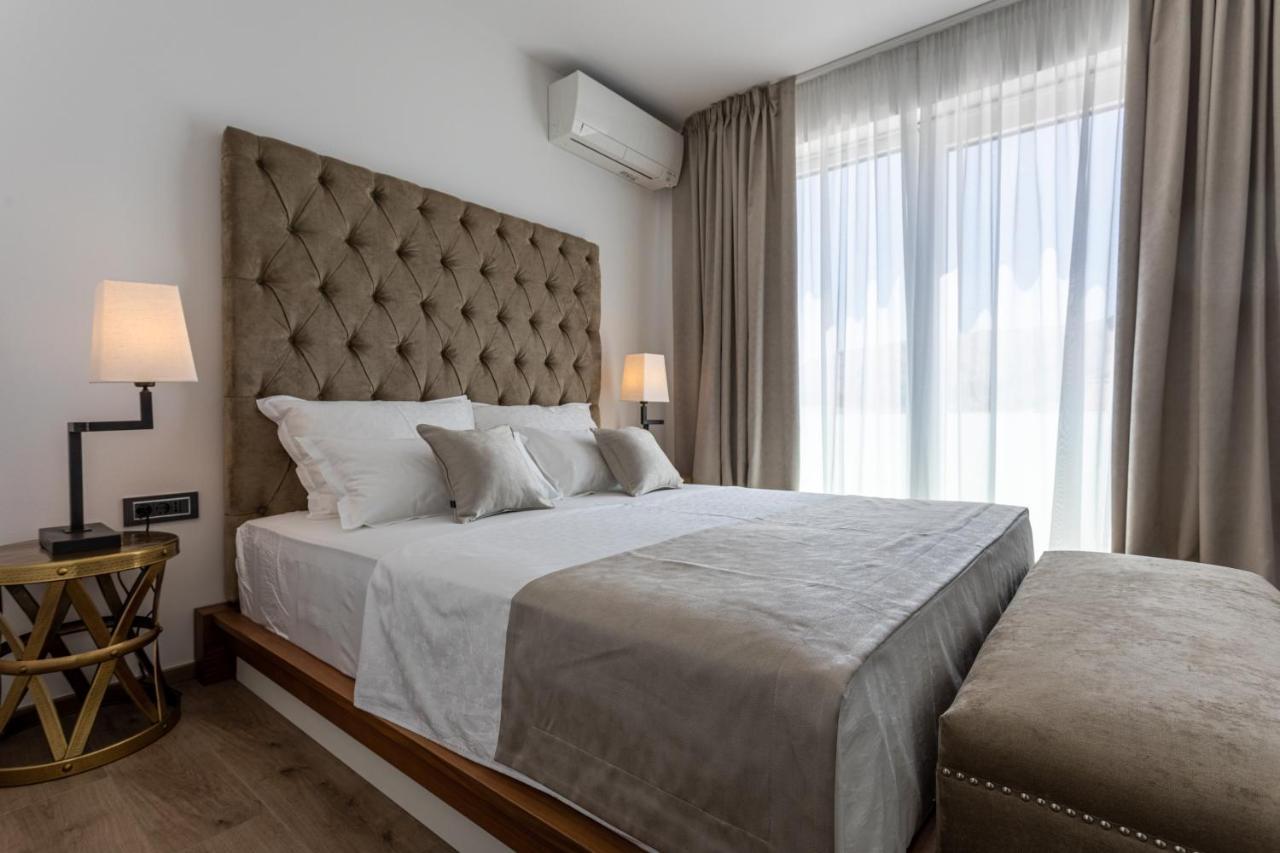 & Isola Hotel